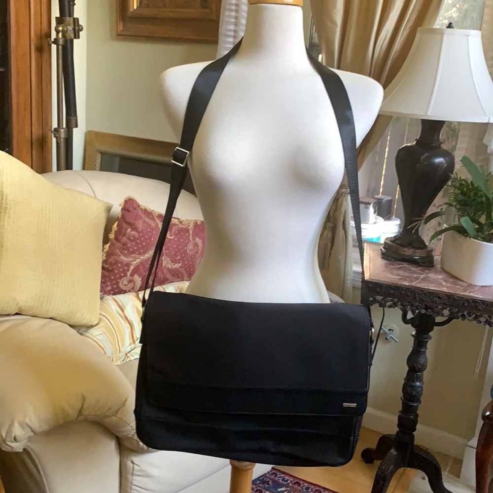 CALVEN KLEIN BLACK MESSENGER COMPUTER BAG